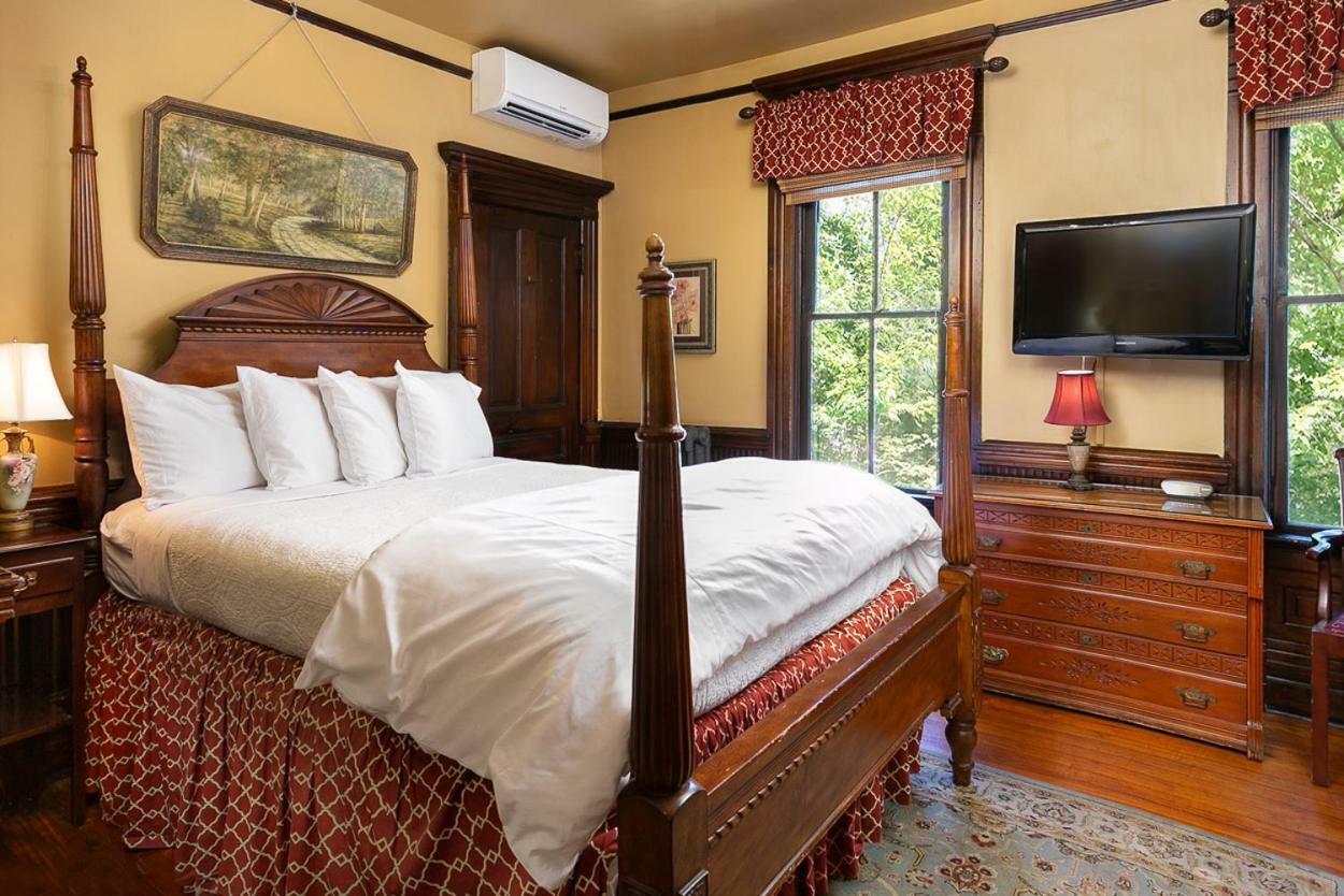 Bed & Breakfast Cedar Crest 3*