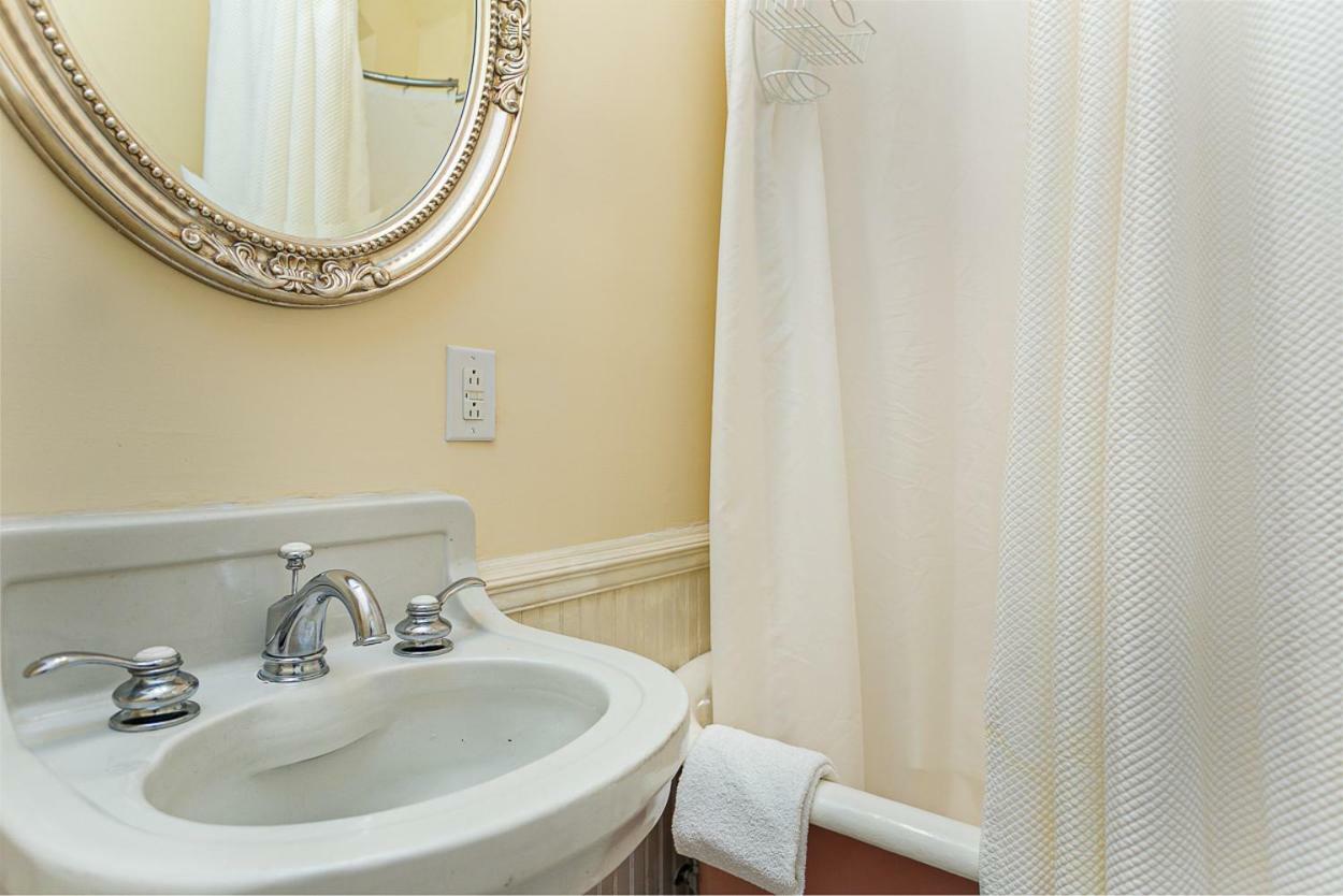 Cedar Crest Bed & Breakfast 3*