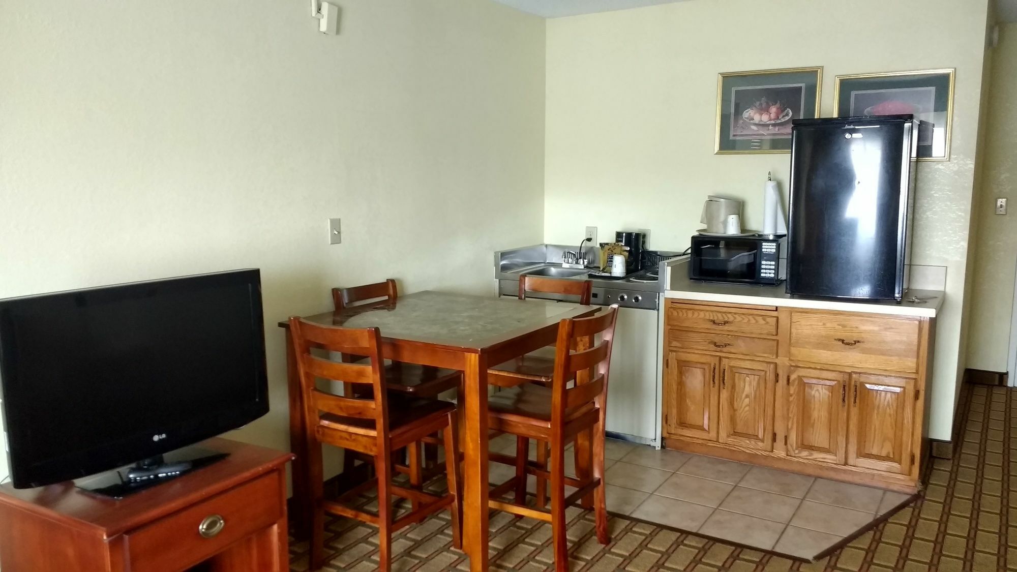 Hotel Ramada By Wyndham Southeast Asheville