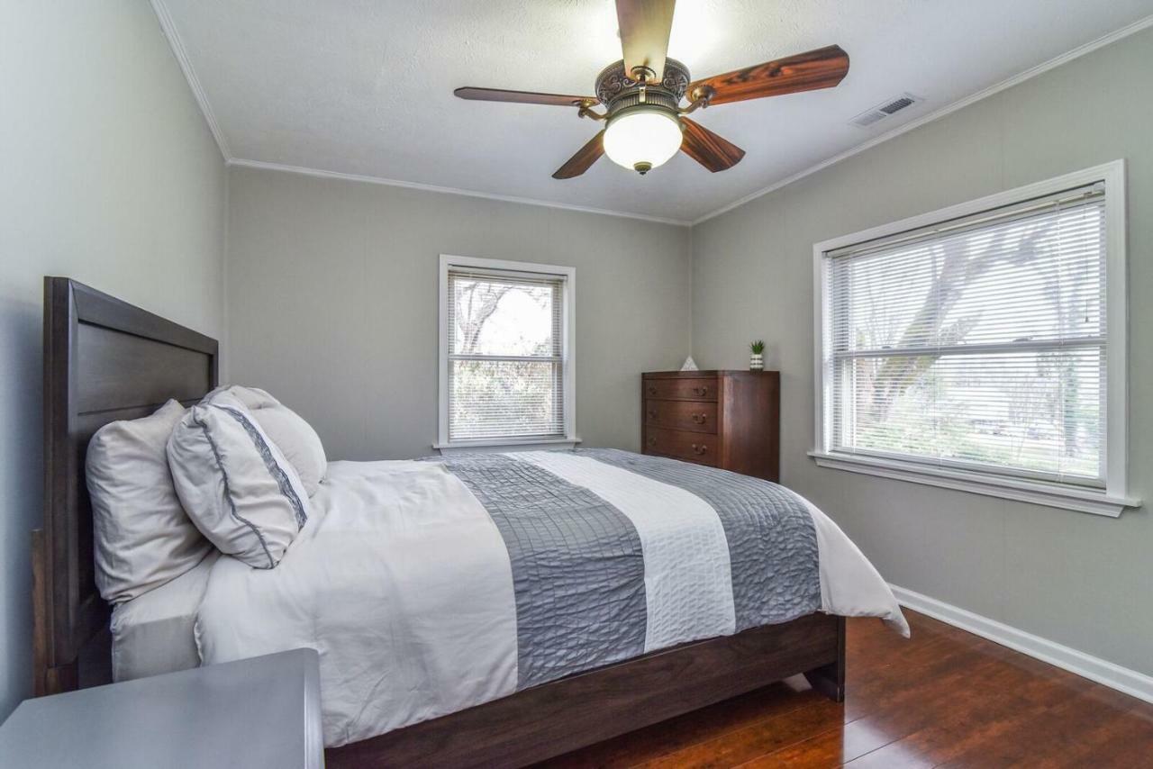 South With Hot Tub Just 11 Miles To Downtown Holiday home