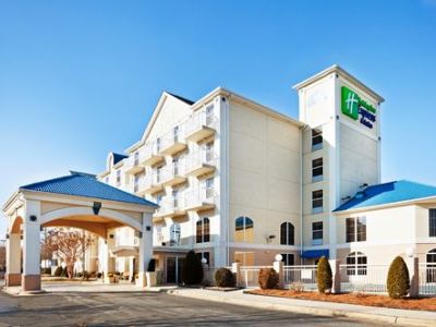 Holiday Express & Sw - Outlet Ctr Area By Ihg Hotel 2*