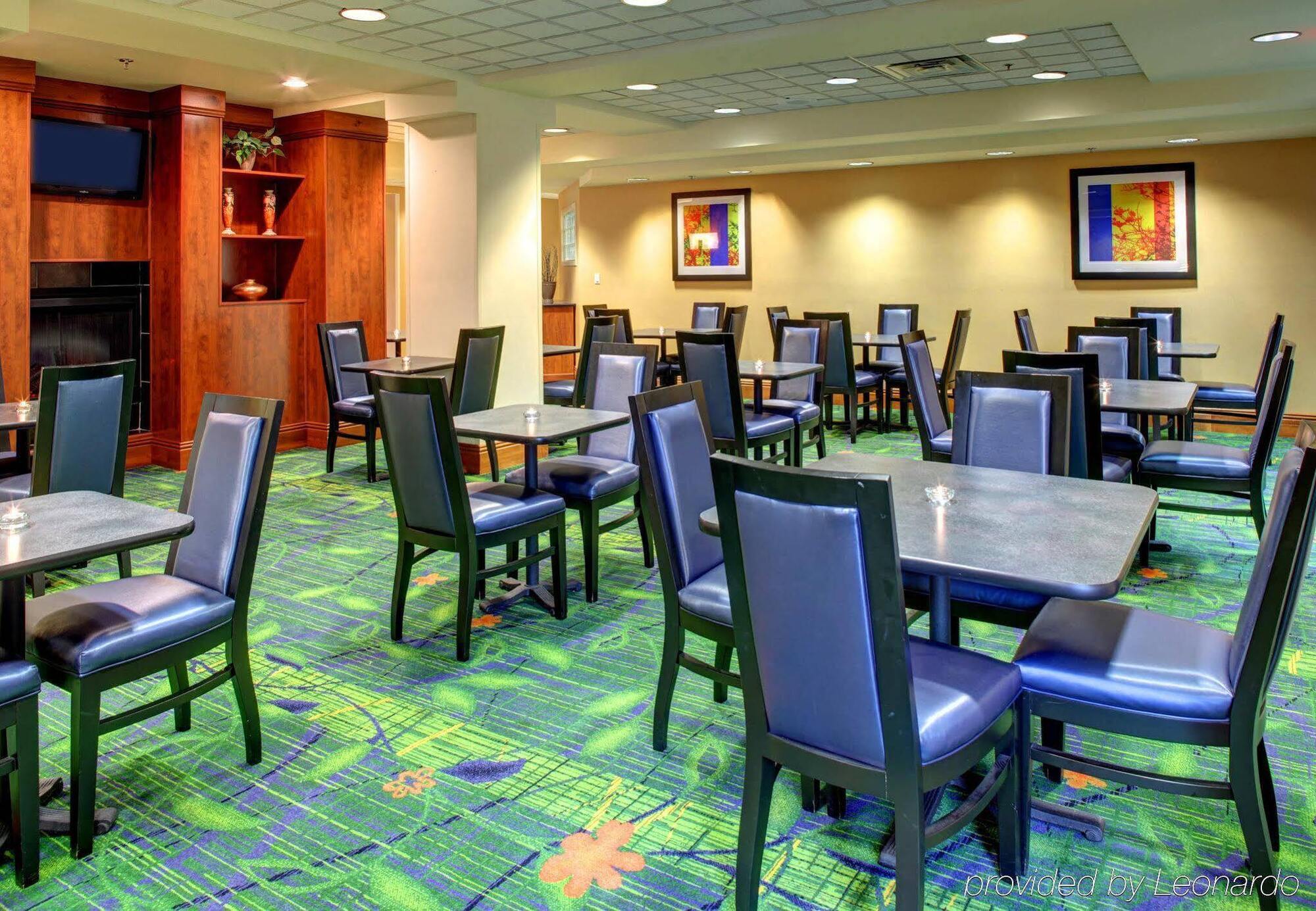 Hotel Fairfield By Marriott & Outlets 3*