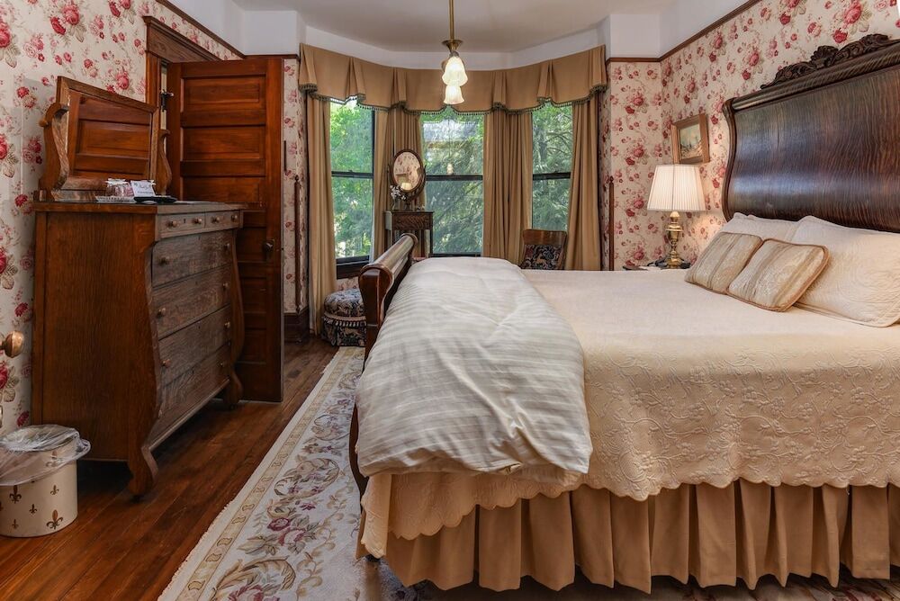 Bed & Breakfast 1899 Wright & Carriage House 3*