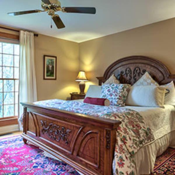 Cedar Crest 3* Asheville