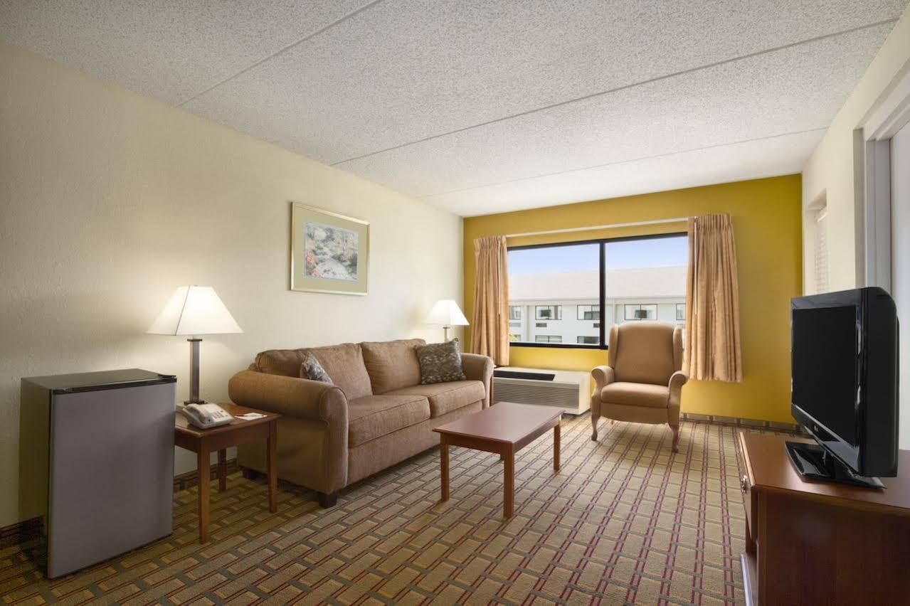 Hotel Ramada By Wyndham Southeast