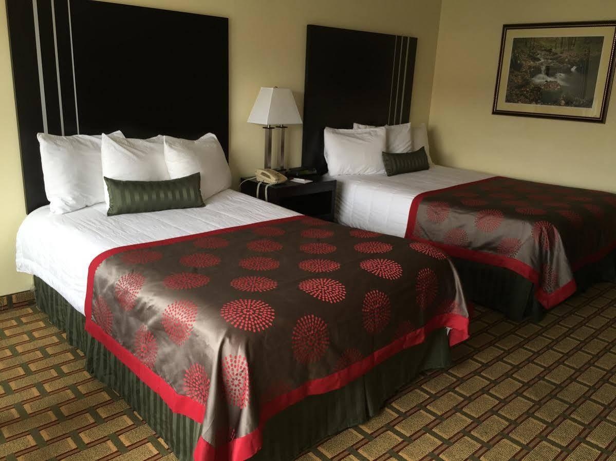 Ramada By Wyndham Southeast Hotel 2*