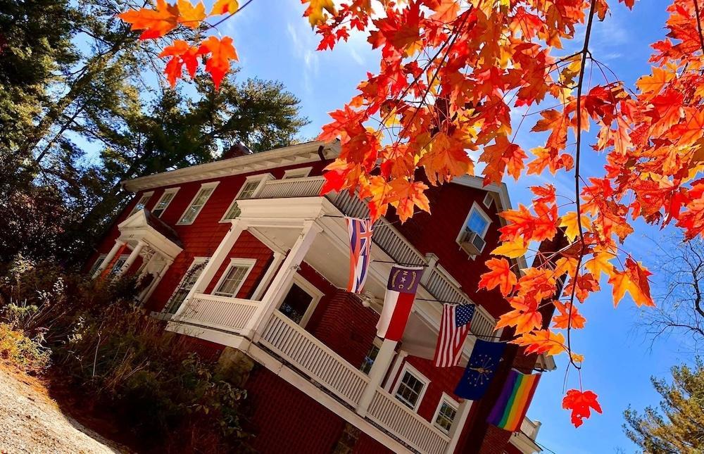 The Applewood Manor