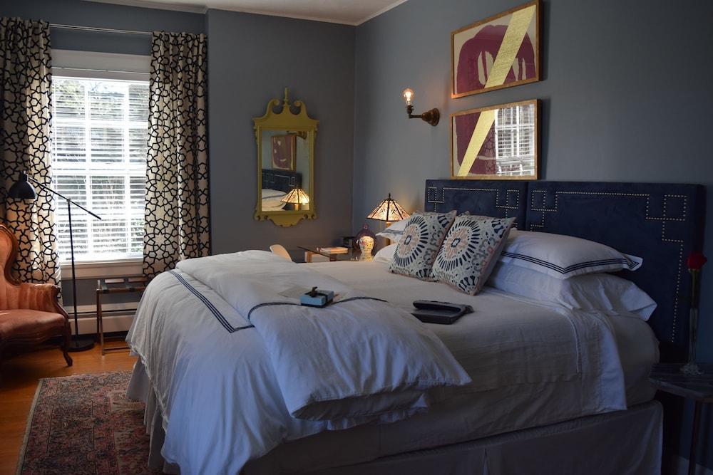 The Applewood Manor Bed & Breakfast 4*