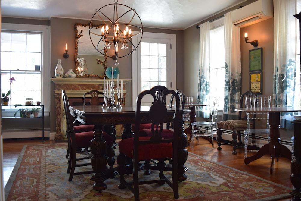 Bed & Breakfast The Applewood Manor 4*