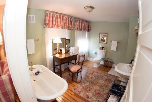 Pinecrest Bed & Breakfast Asheville
