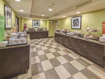Hampton Asheville-tunnel Road Hotel 3*
