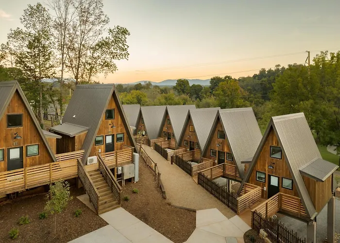 Wrong Way River Lodge & Cabins