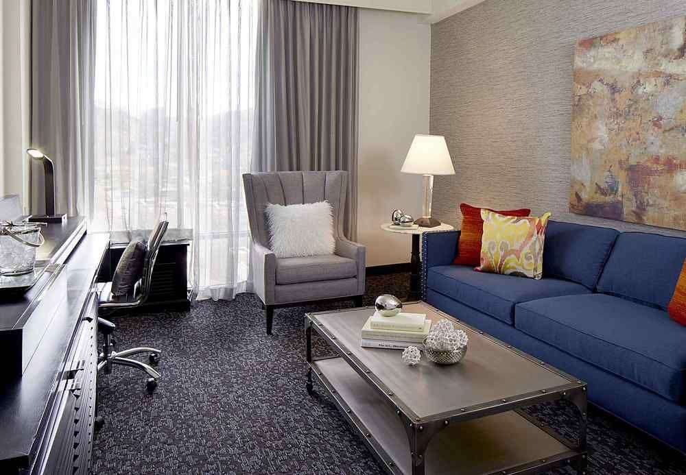 Renaissance Downtown Hotel