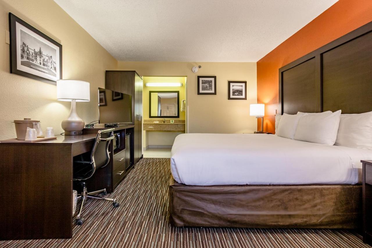 Clarion Biltmore Village Inn