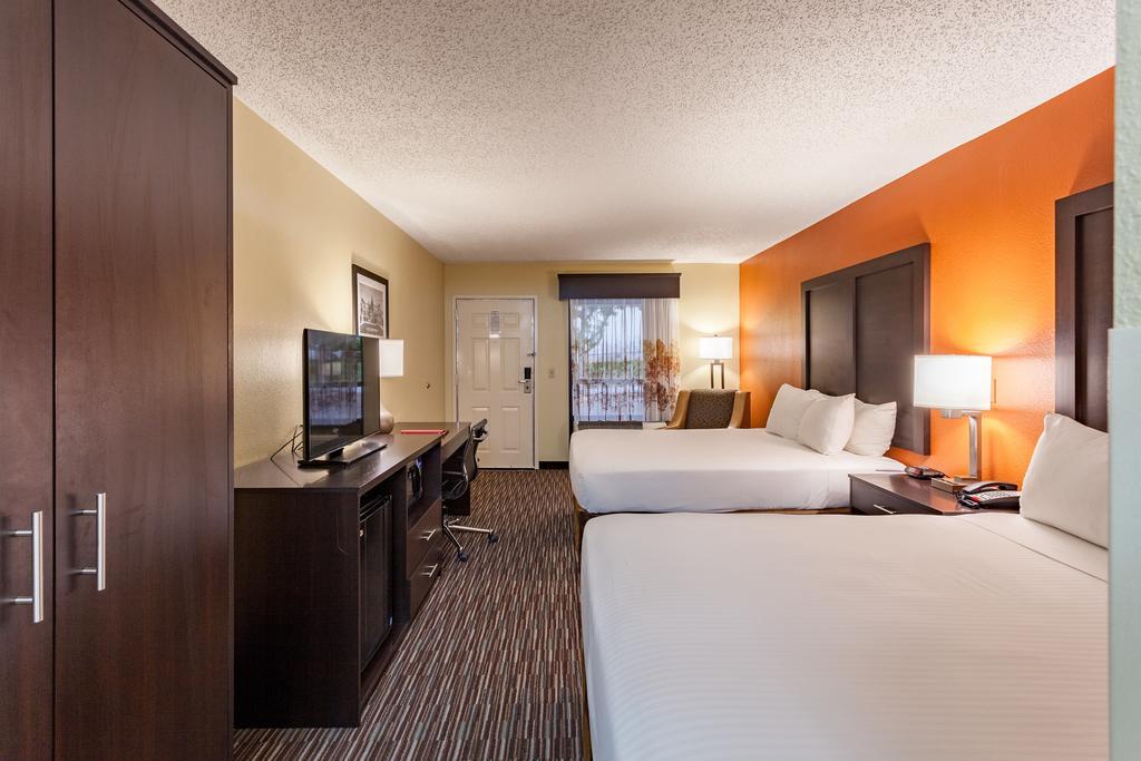 Clarion Biltmore Village Inn