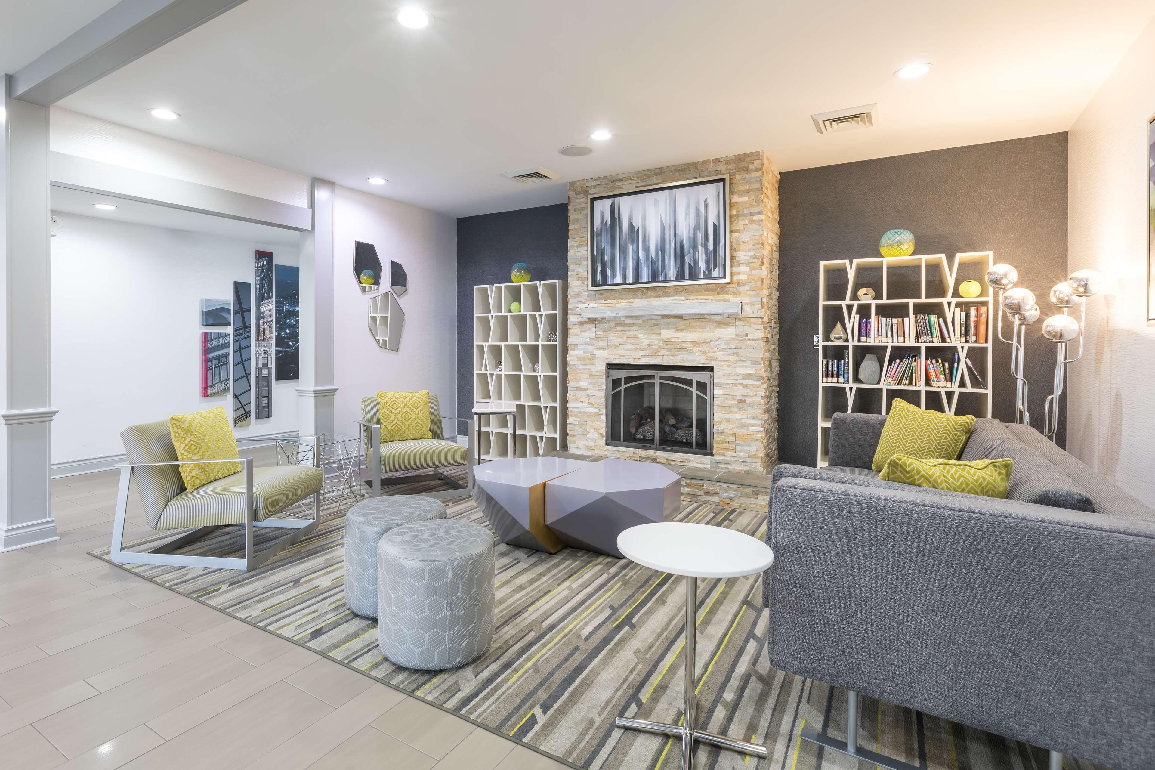 Hotel Country & By Radisson Downtown Tunnel Road