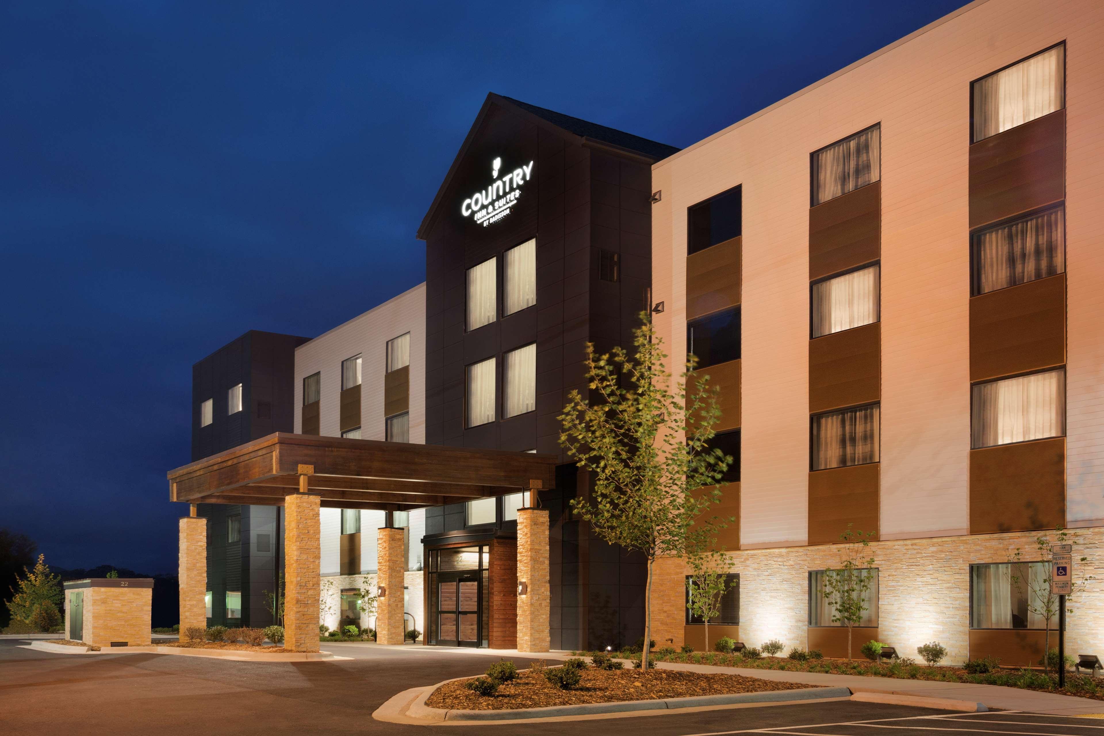 Hotel Country Inn & Suites By Radisson Asheville River Arts District 3*