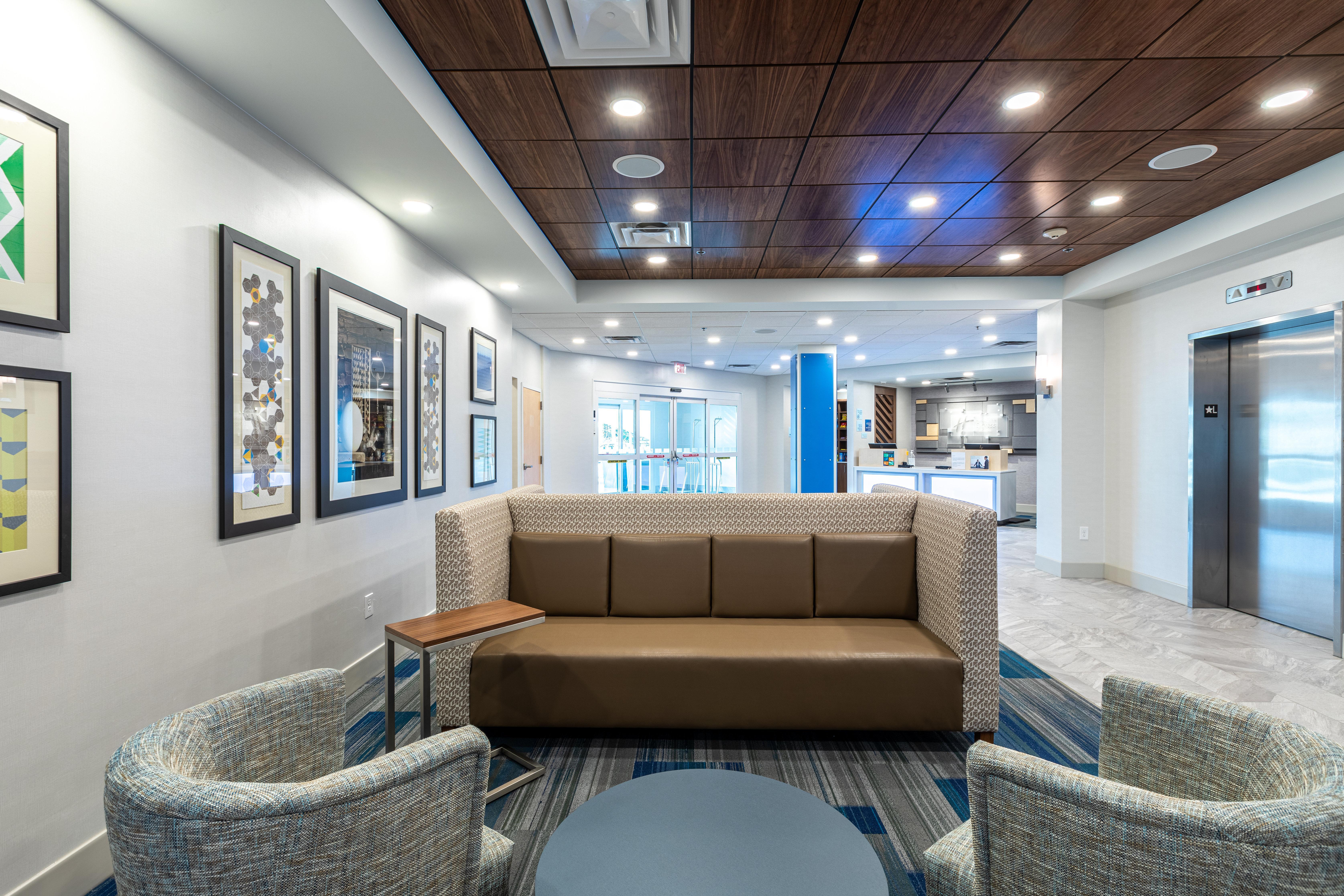Express & Downtown By Ihg Hotel