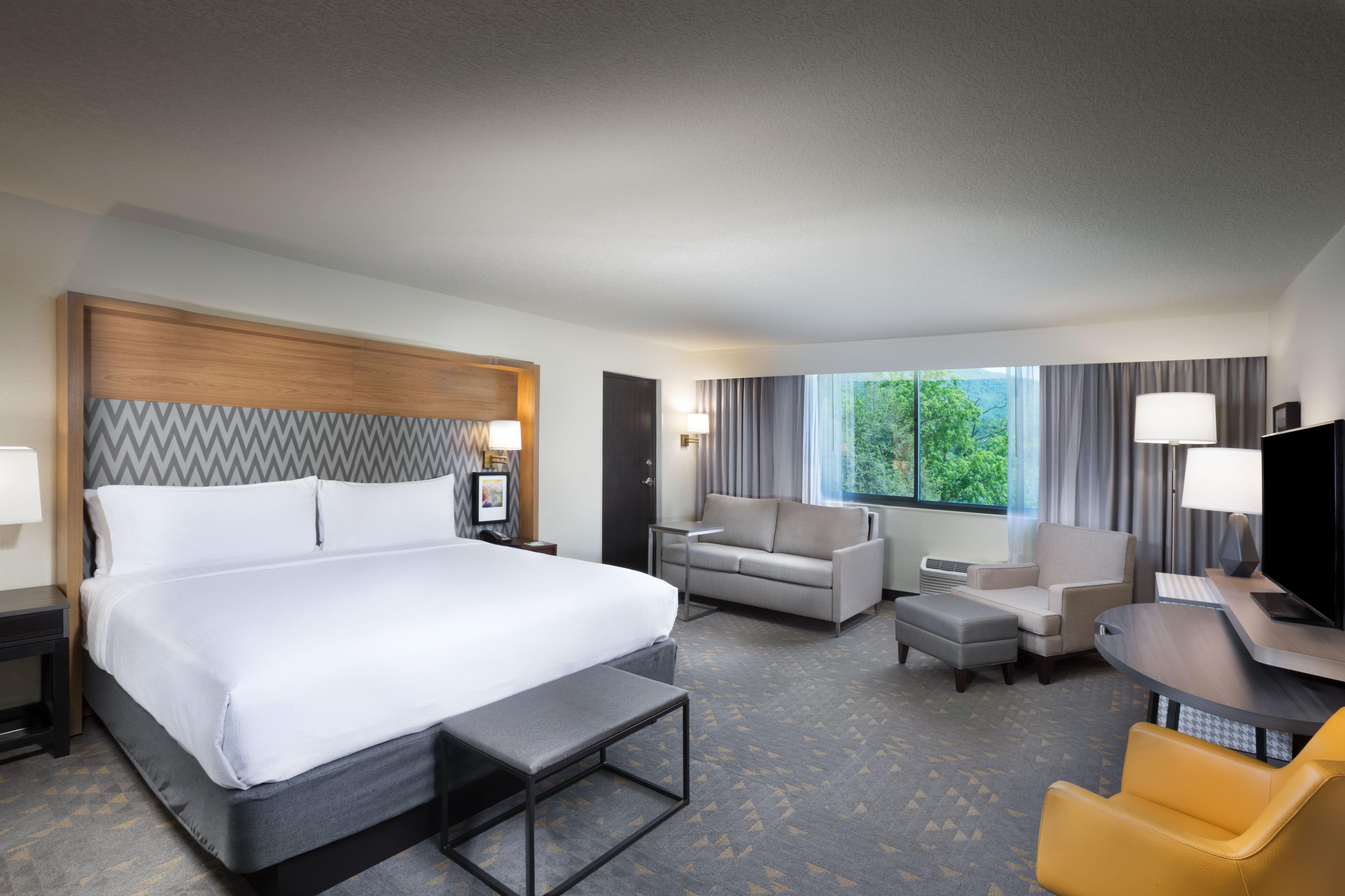 East-blue Ridge Pkwy By Ihg Hotel