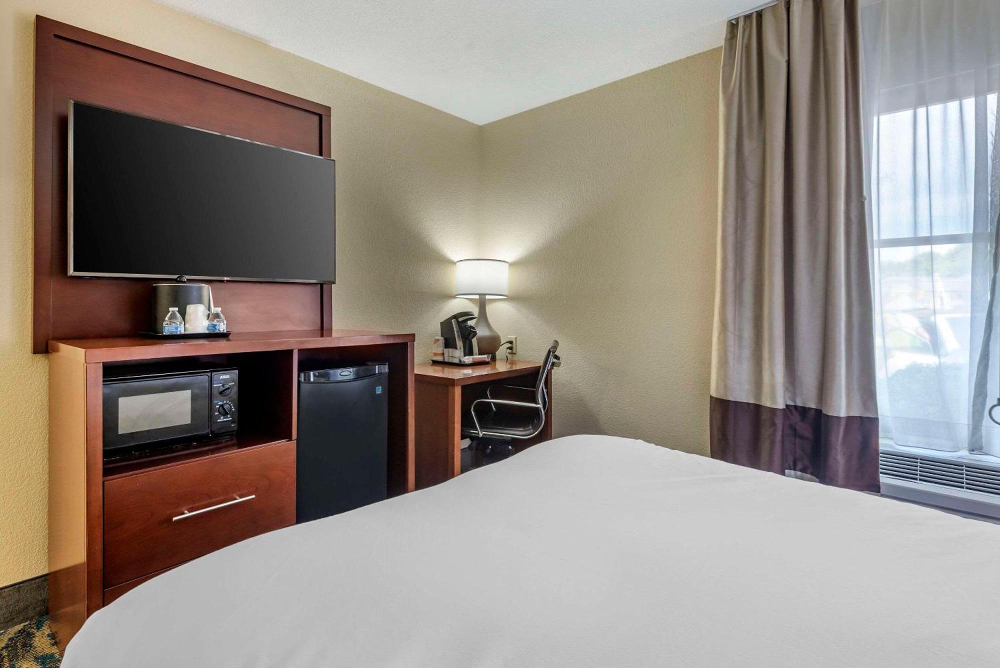 Comfort East-blue Ridge Pkwy Access Inn 3*