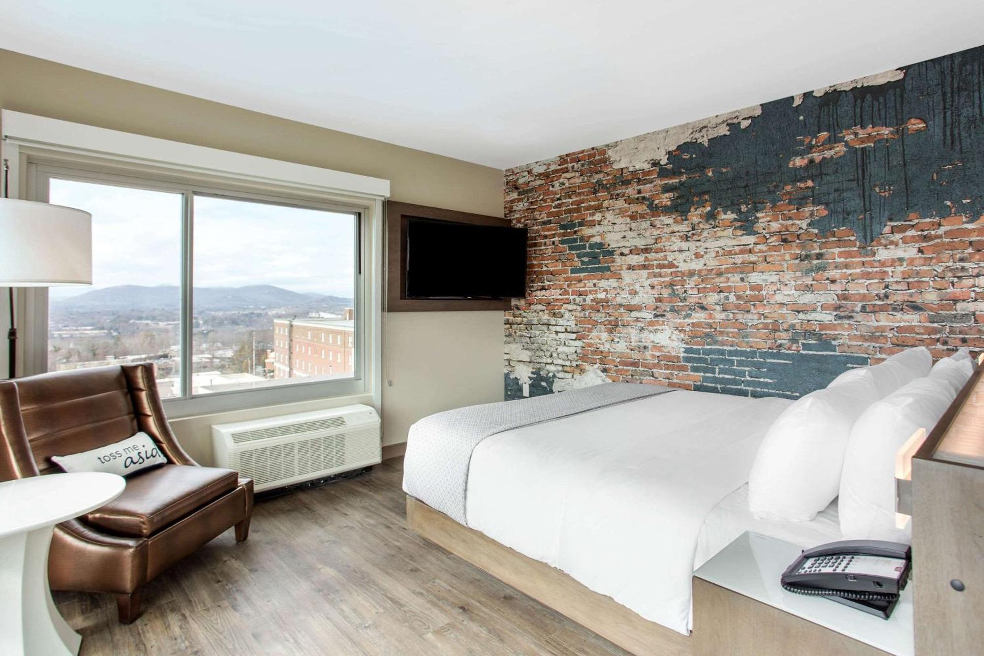 Cambria Downtown Hotel 4*