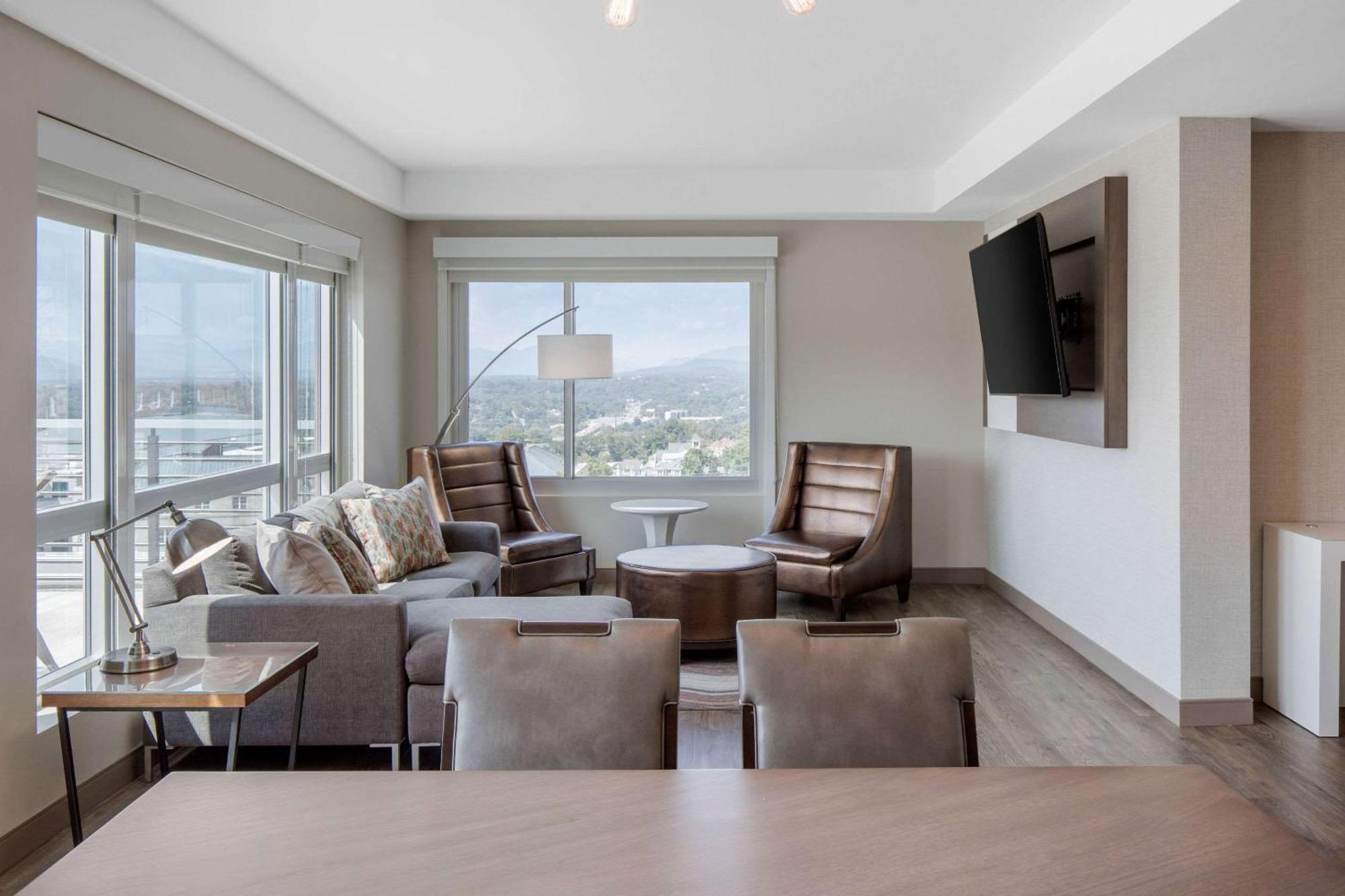 Cambria Downtown 4*