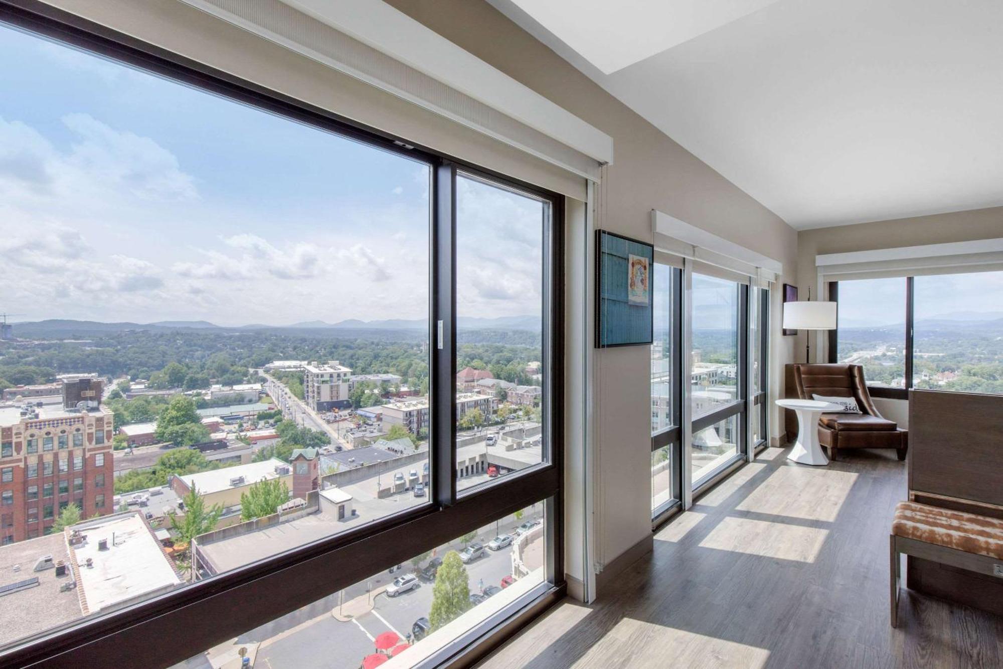 Cambria Downtown 4*
