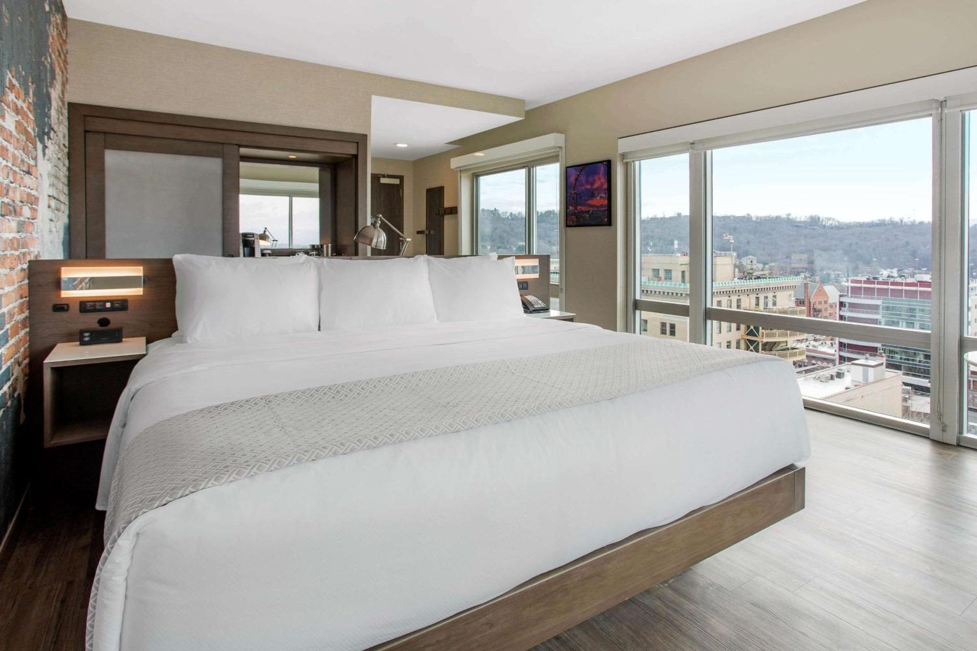 Cambria Downtown Hotel 4*