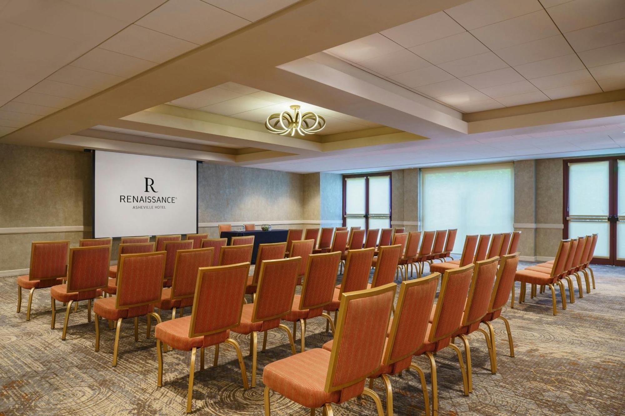 Hotel Renaissance Downtown 3*