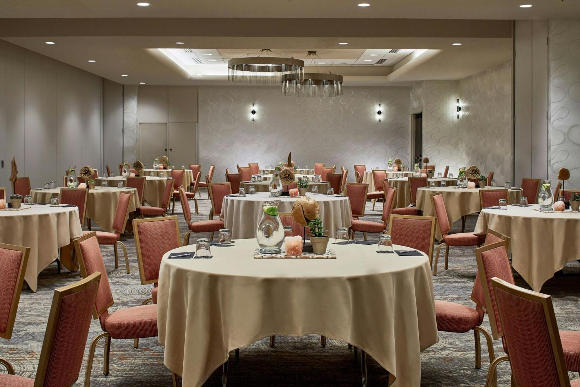 Renaissance Downtown Hotel