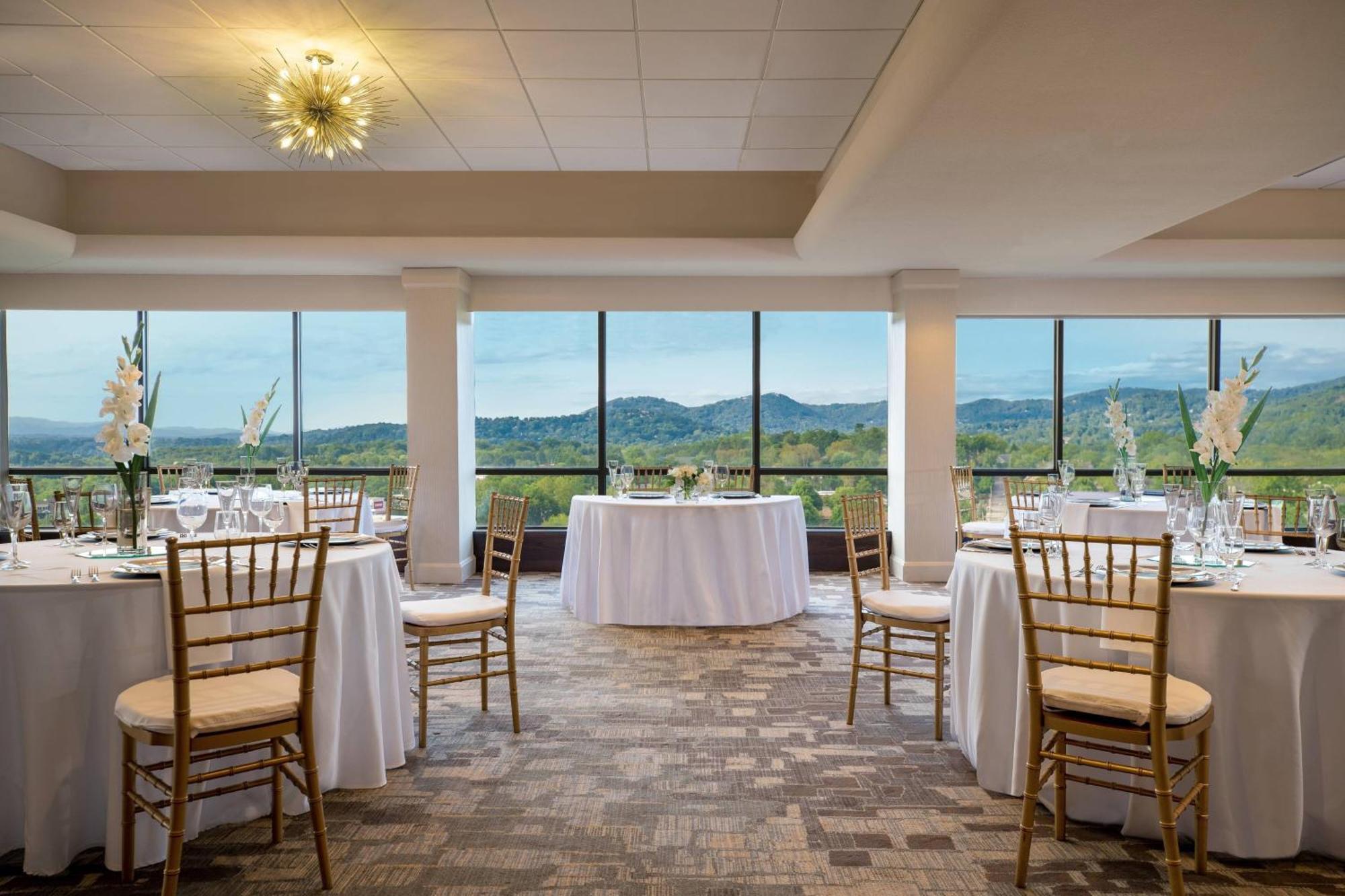 Hotel Renaissance Downtown 3*