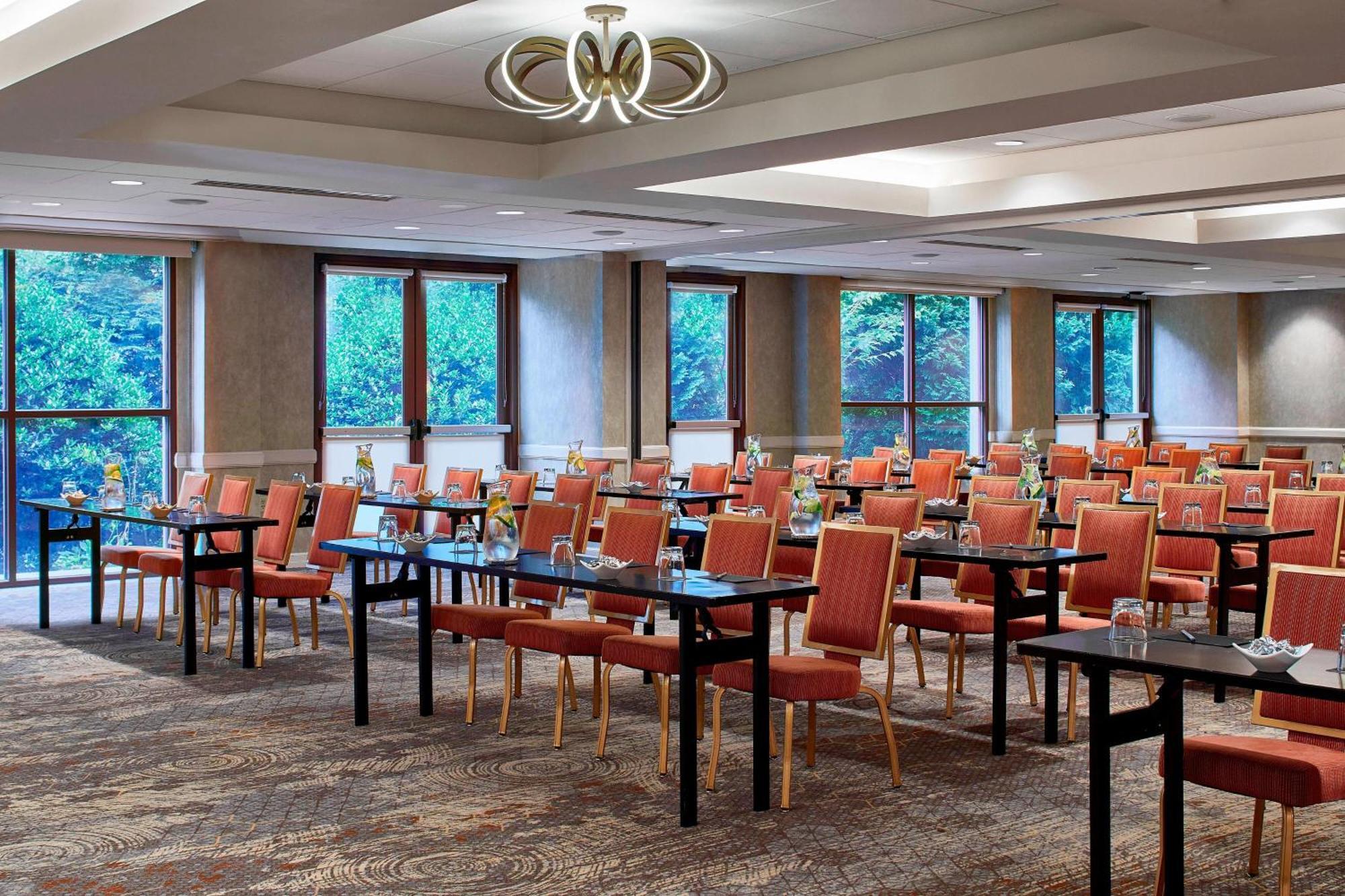 Renaissance Downtown Hotel 3*
