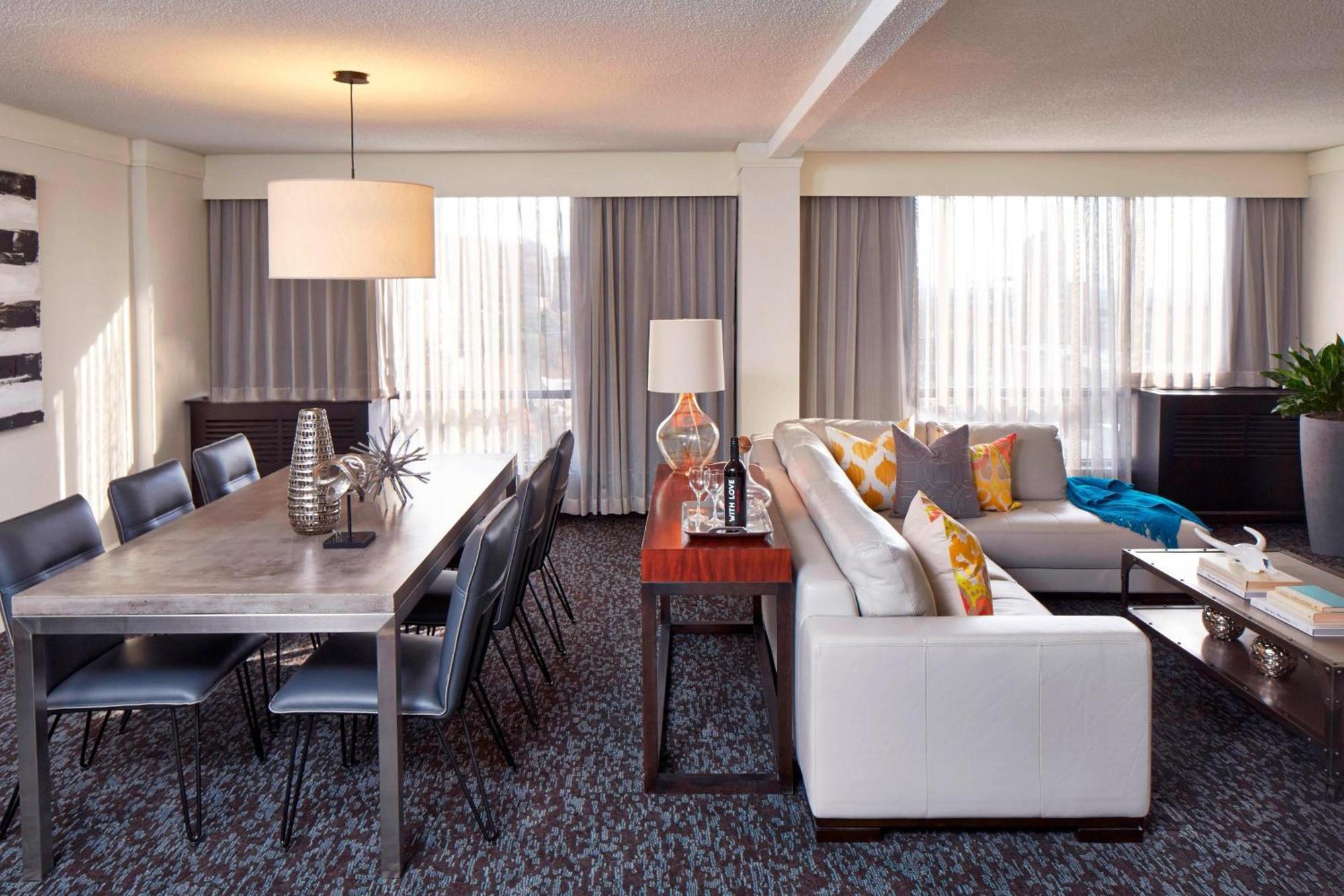 Renaissance Downtown 3*