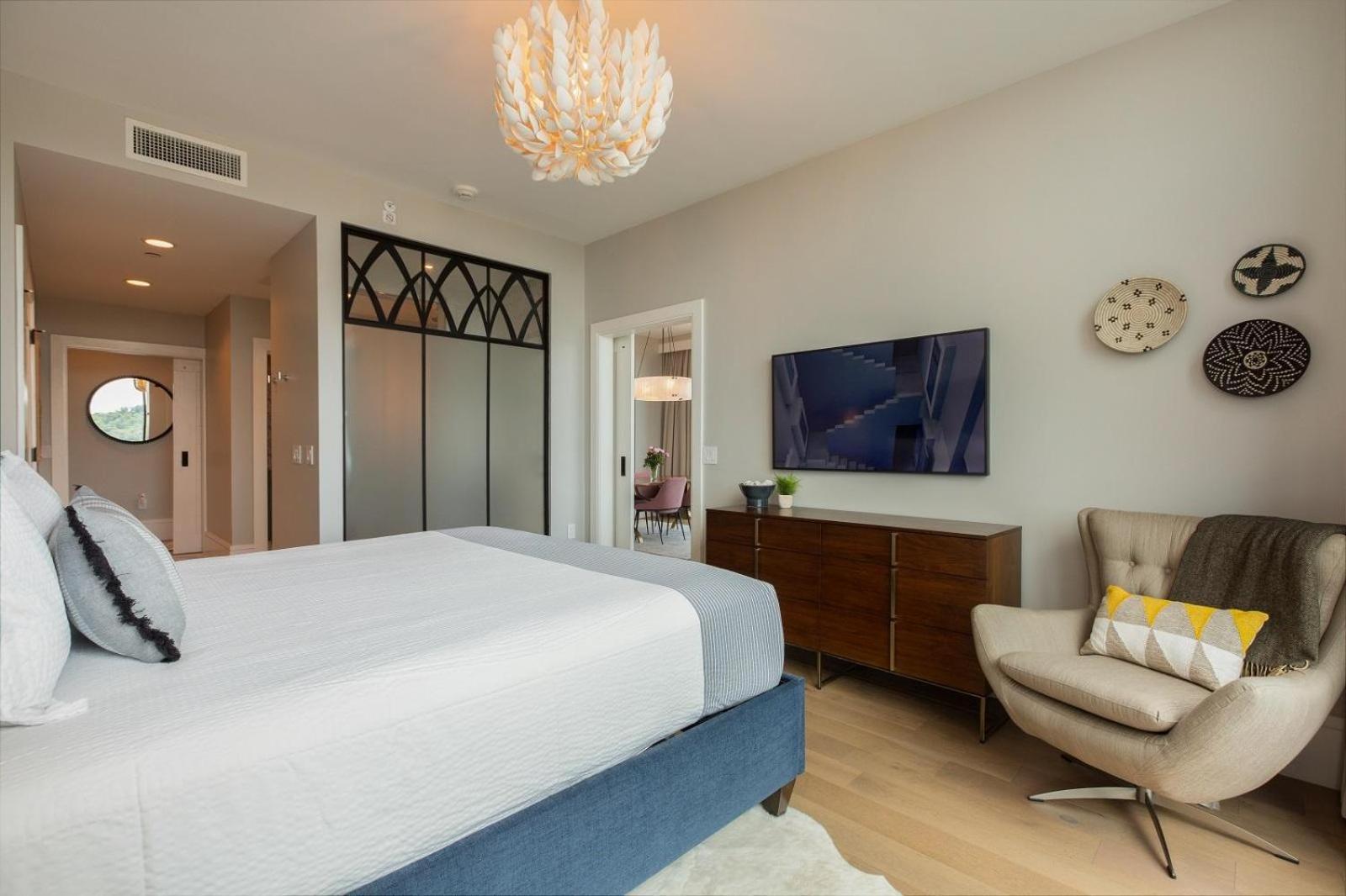 Arras Vacation Rentals: Luxury Downtown With Pack Square Views * Asheville