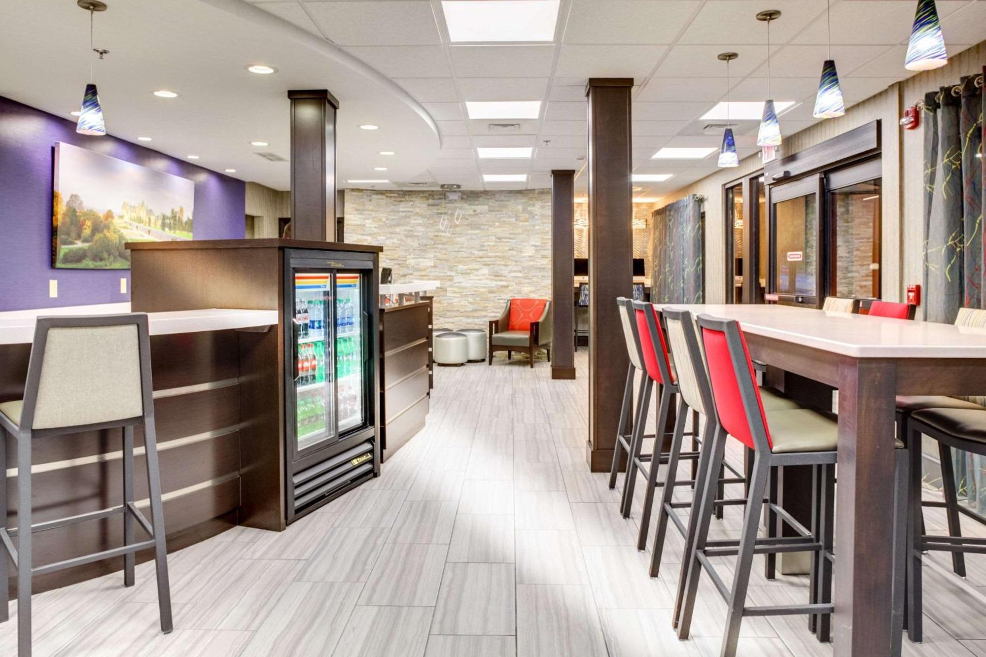 Inn Clarion Biltmore Village 2*