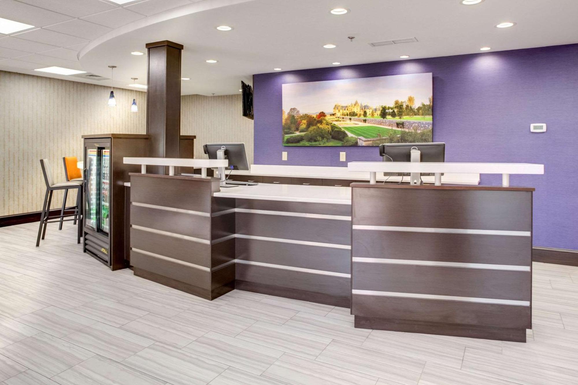Clarion Biltmore Village Inn