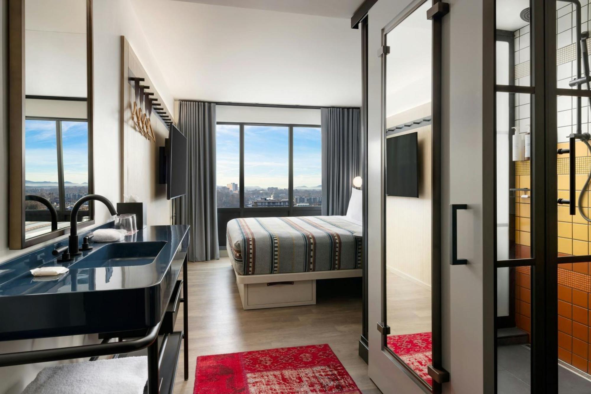 Moxy Hotel 2*