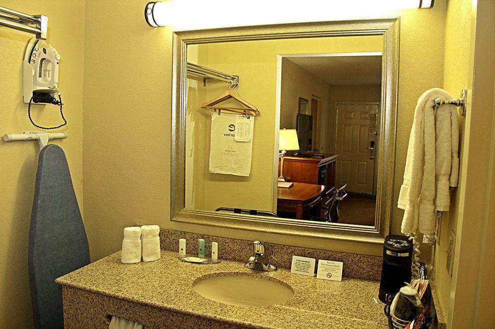 Clarion Biltmore Village 2*
