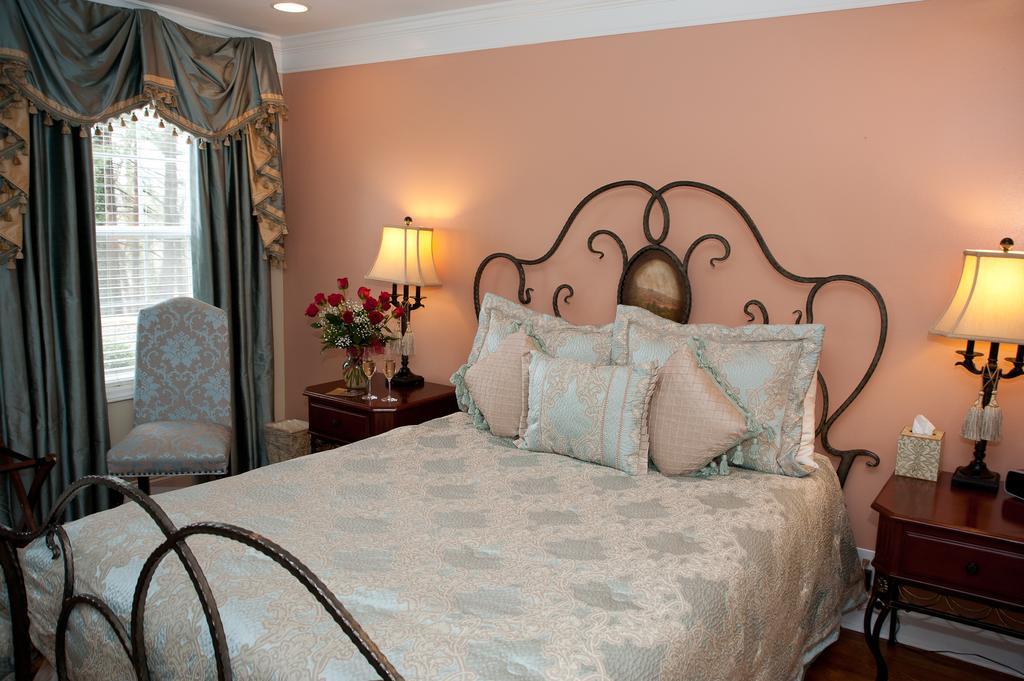 Biltmore Village Inn B&B Bed & Breakfast