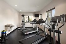 Hotel Country Inn & Suites By Radisson Asheville River Arts District 3*