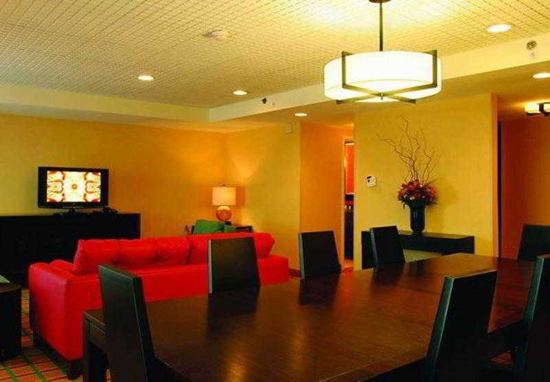 Renaissance Downtown Hotel 3*