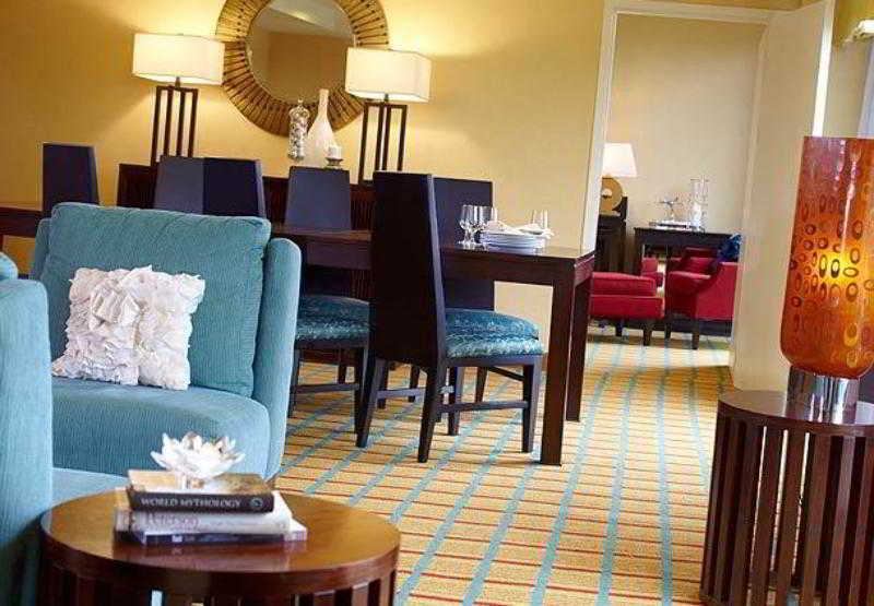Hotel Renaissance Downtown 3*