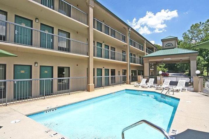 Inn Clarion Biltmore Village 2*