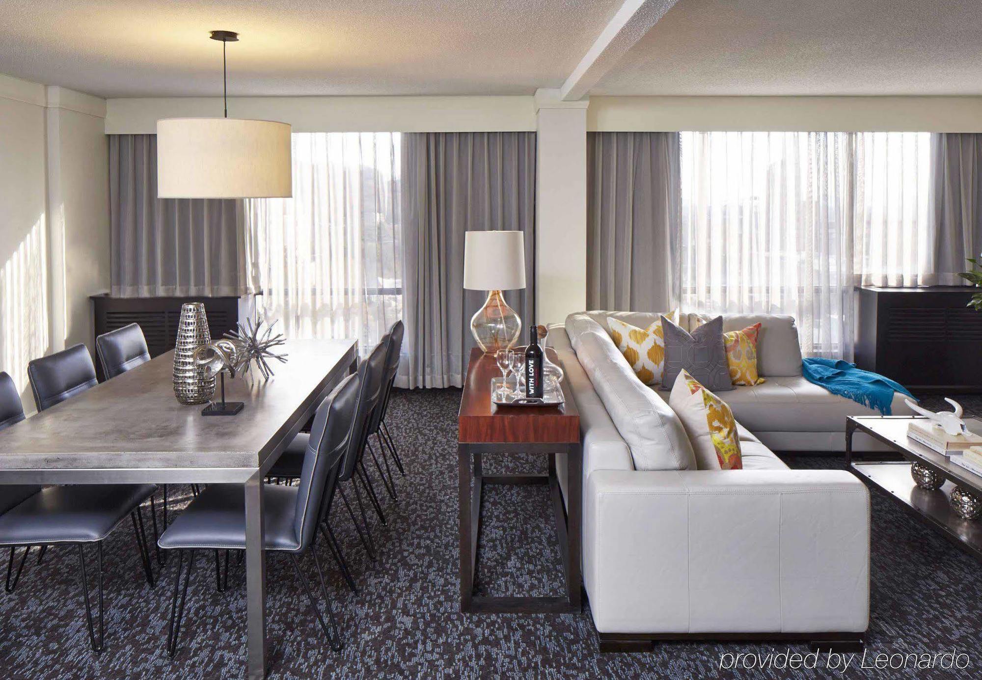 Renaissance Downtown Hotel 3*