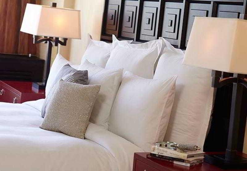 Hotel Renaissance Downtown 3*