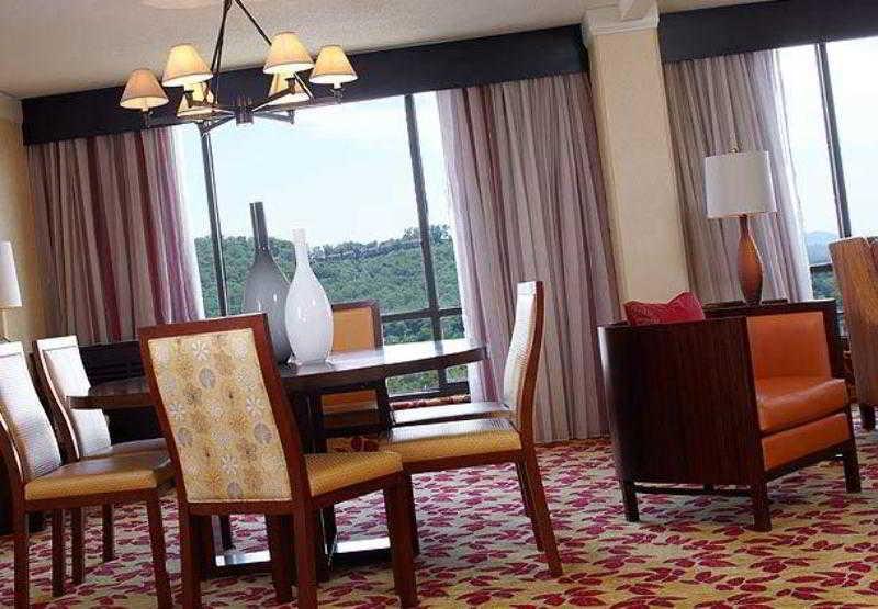 Renaissance Downtown Hotel 3*