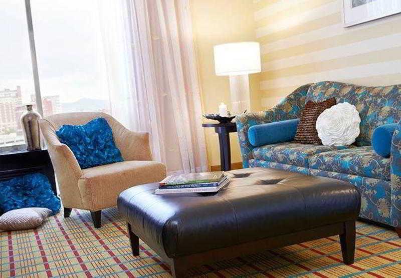 Renaissance Downtown Hotel 3*