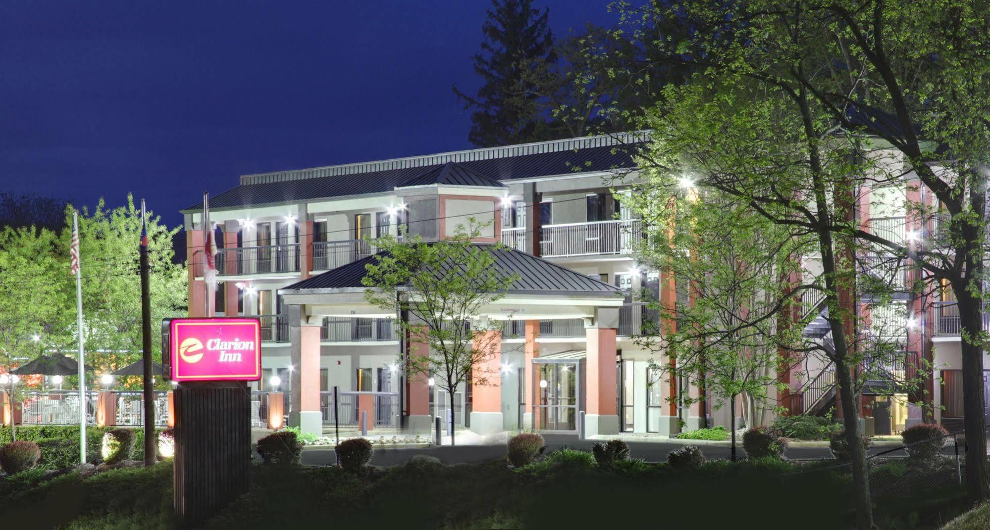 Clarion Biltmore Village Inn 2*