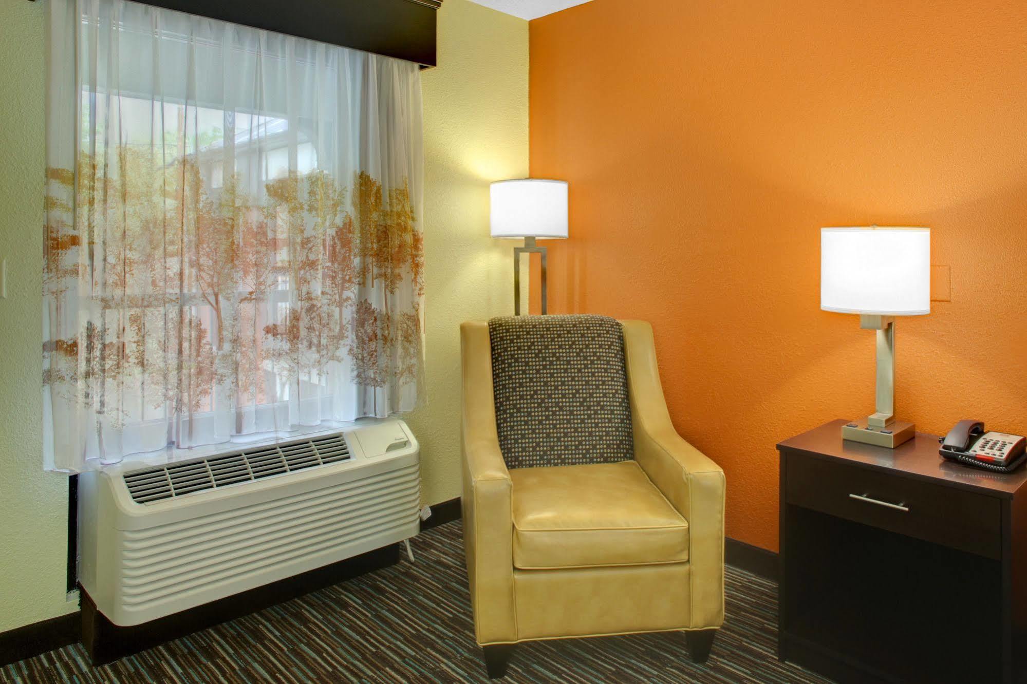 Inn Clarion Biltmore Village 2*
