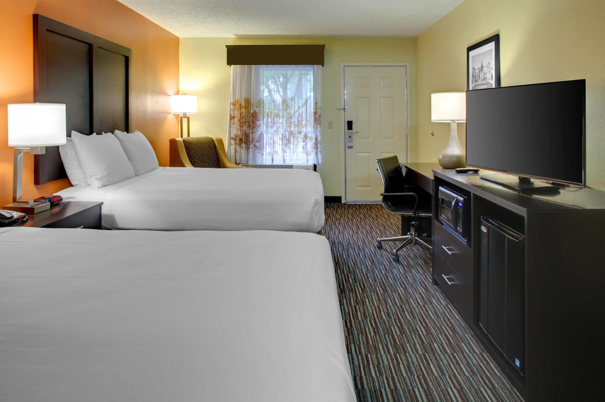 Clarion Biltmore Village Inn